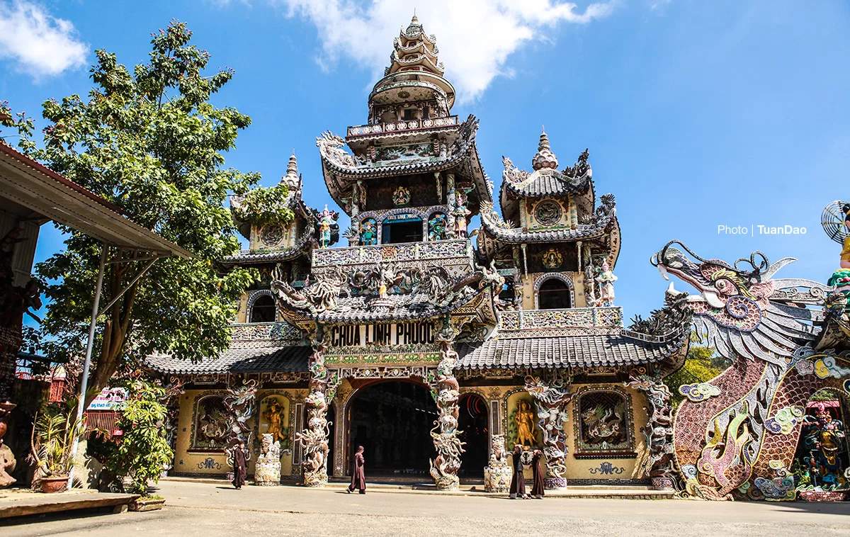 Chùa Linh Phước gần ngay trung tâm thành phố Đà Lạt