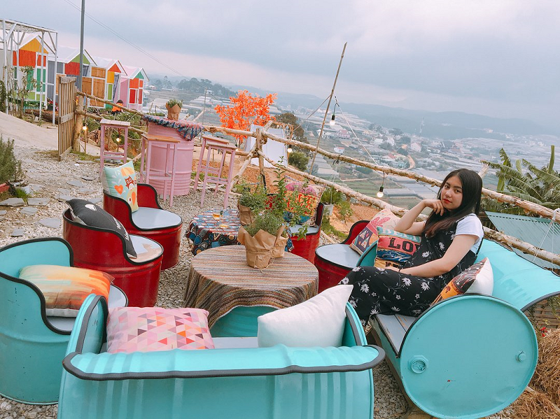 Góc ngồi uống cafe ngắm cảnh đẹp
