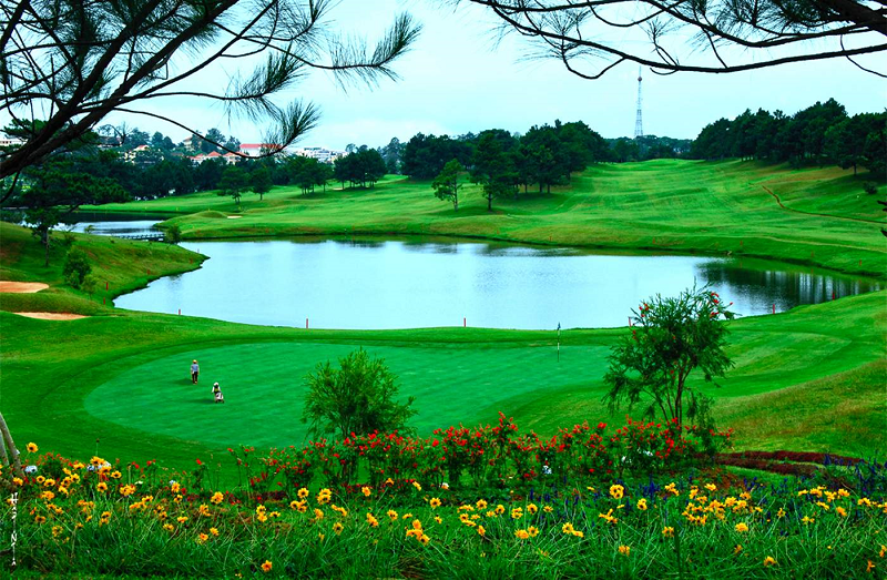 Vẻ đẹp thơ mộng của Sân Golf Đồi Cù