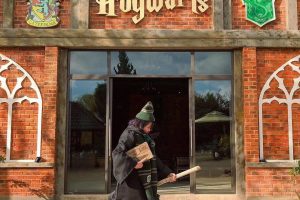 Đột kích vào Lâu đài Harry Potter xem có gì?