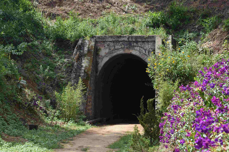 Khung cảnh bên 