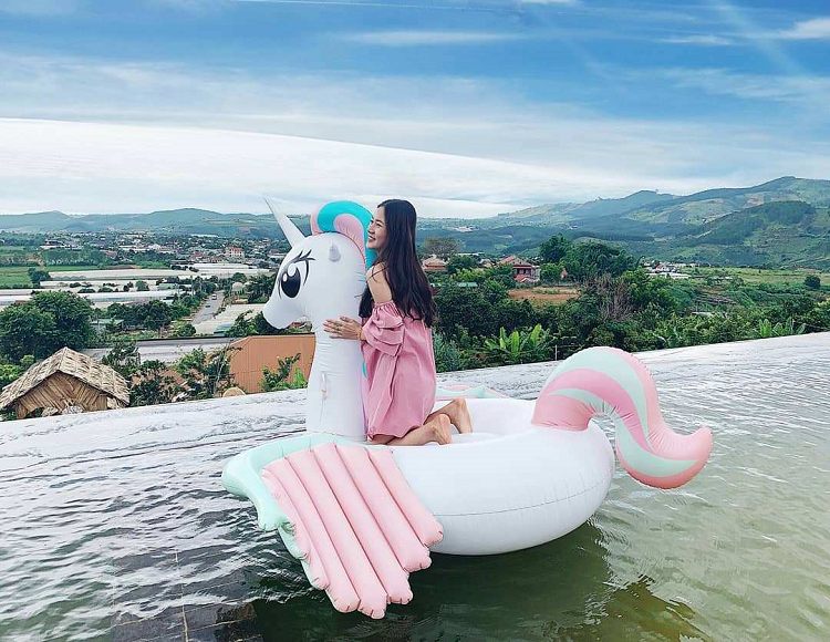 Sống ảo tại bể bơi vô cực Sống ảo tại bể bơi vô cực
