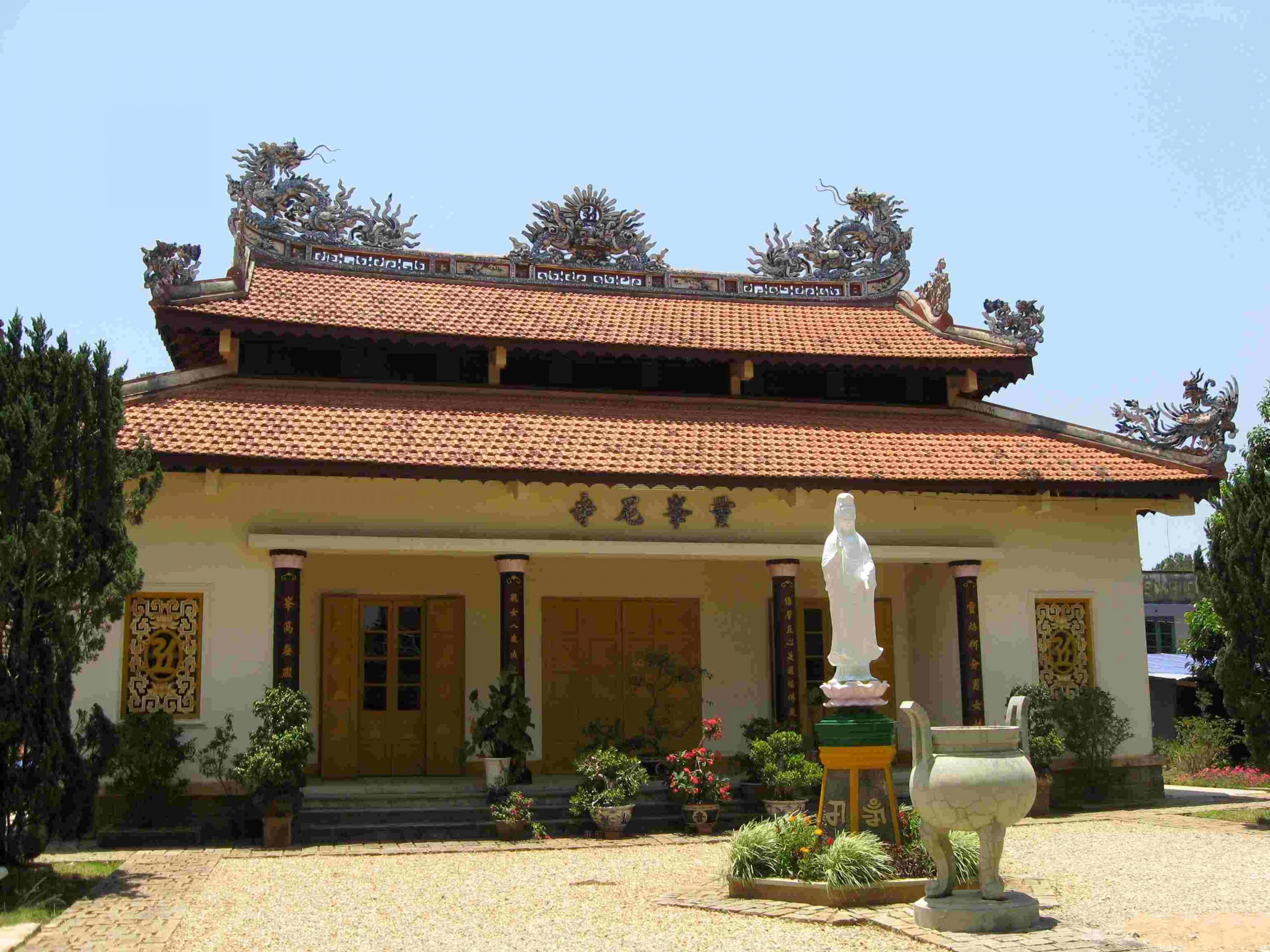 Tham quan Chùa Linh Phong – Mang vẻ đẹp ma mị, khiến ai cũng phải say