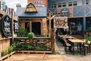Woodstock Đà Lạt – Quán cafe nhà gỗ phong cách Tây Âu