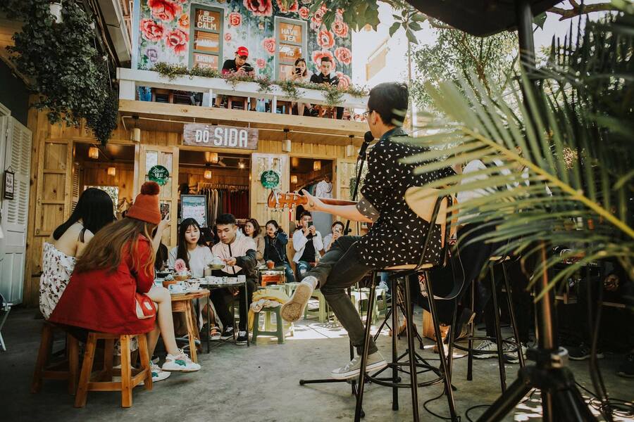 Ca nhạc ở hội quán Ca nhạc ở hội quán