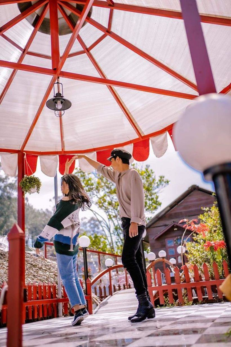 Vòng quay tình yêu rực rỡ Vòng quay tình yêu rực rỡ