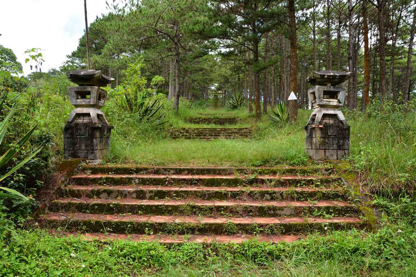 Đường đi lên lăng mộ