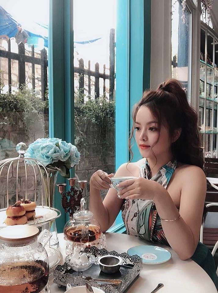 Tiệm trà phong cách hoàng gia
