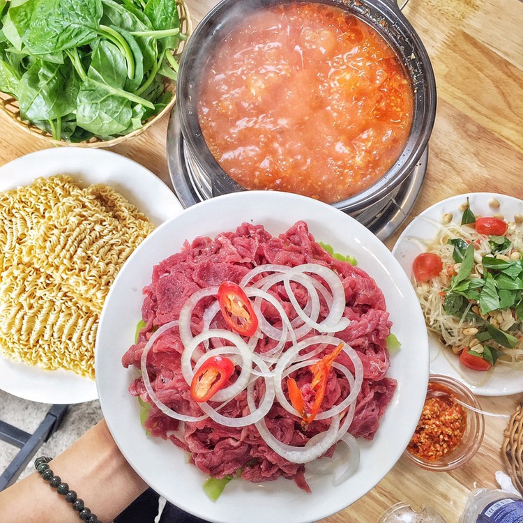 Lẩu bò nhúng cay