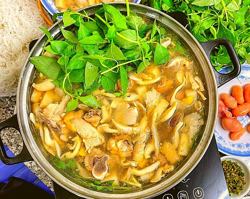 Lẩu gà lá é 668
