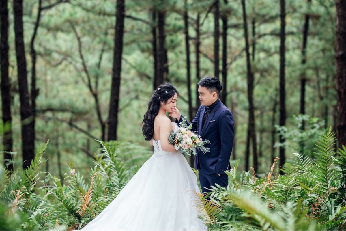 Chụp ảnh cưới trong rừng