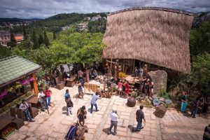 Tới Nhà hàng Đà Lạt xưa thưởng thức đồ ăn và xem múa cồng chiêng