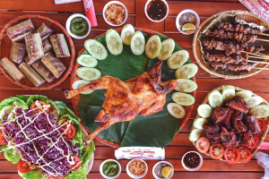 Thưởng thức gà nướng cơm lam và các món núi rừng siêu ngon tại Bon LangBiang Village