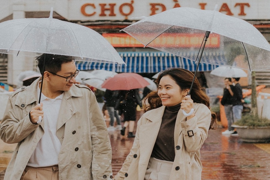 Luôn mang theo dù/ áo mưa
