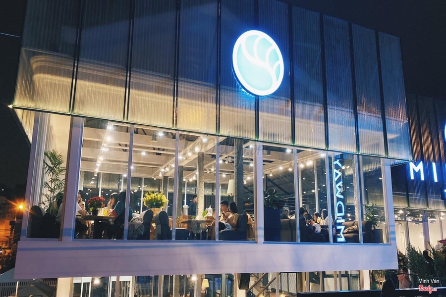 Không gian lung linh của Midway