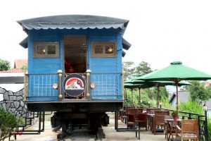 Khám phá mô hình cafe xe lửa tại căn biệt thự cổ Pháp Dalat Train Villa
