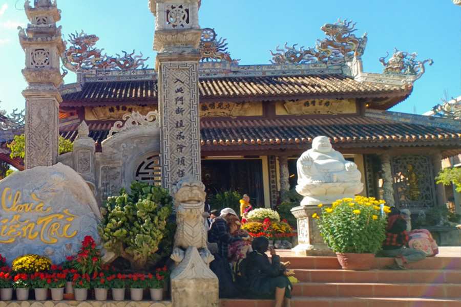 Vẻ đẹp thanh bình của chùa Liên Trì Vẻ đẹp thanh bình của chùa Liên Trì