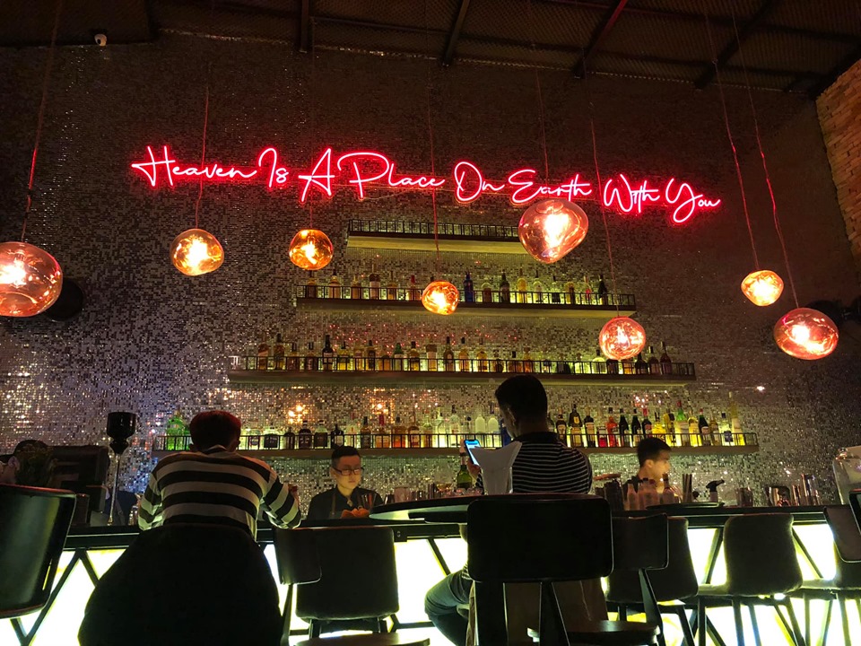 Balcony là một trong những quán bar - cocktail được đầu tư quy mô khủng