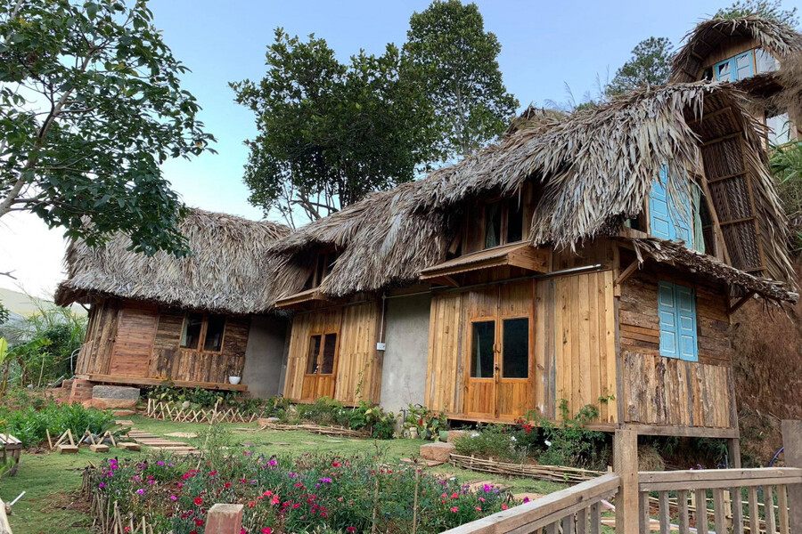 Ngôi nhà giản dị bên đồi Khu vườn xanh ngập màu xanh mát