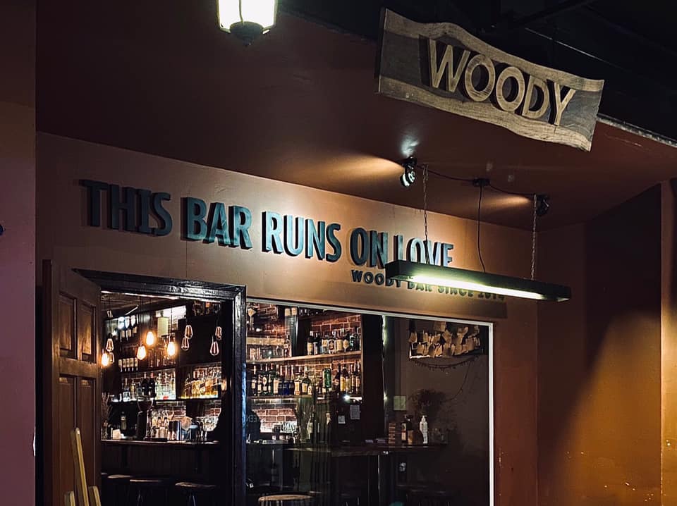 Woody là quán bar - cocktail được giới trẻ yêu mến