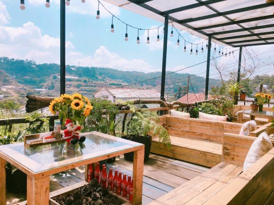 Quán cafe view ngắm núi rừng lãng mạn