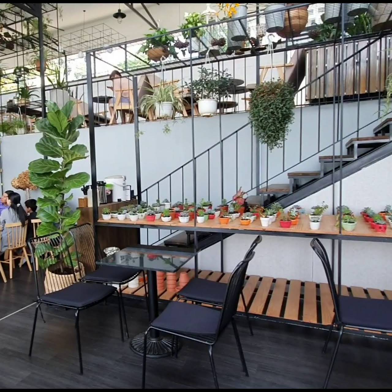  Nhà Lồng coffee
