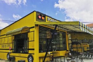 Check in chiếc xe bus đưa thanh xuân trở về – School Bus Coffee