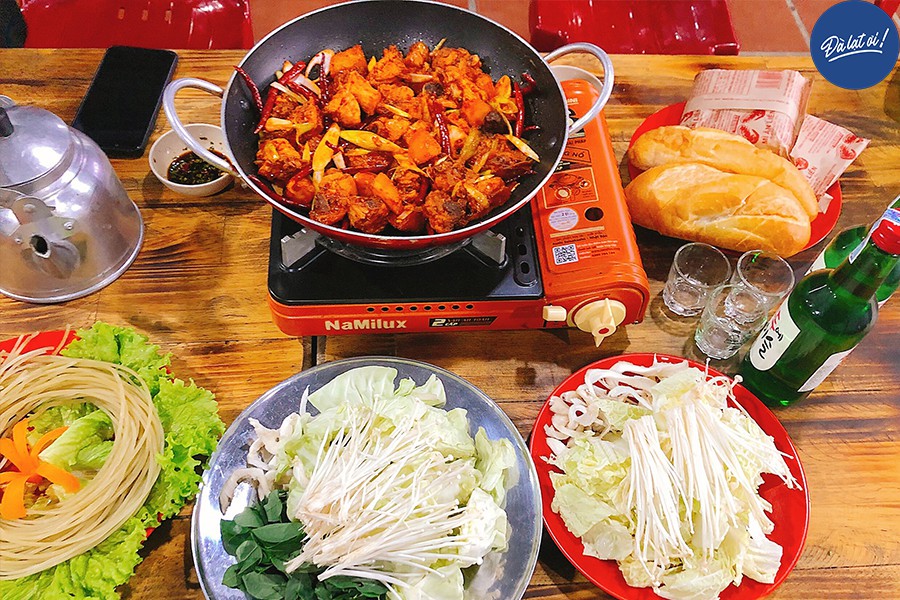Lẩu gà khô cay Lẩu gà khô cay