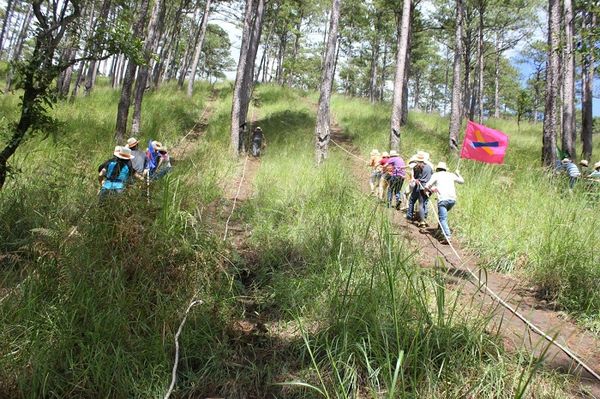 Đường lên dốc khá gian nan Đường lên dốc khá gian nan