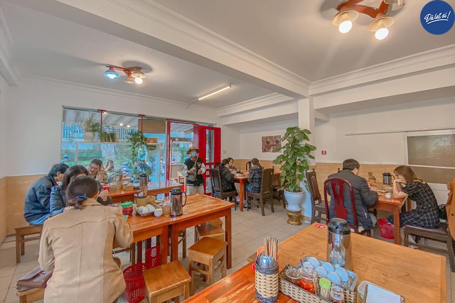 Không gian và thái độ phục vụ