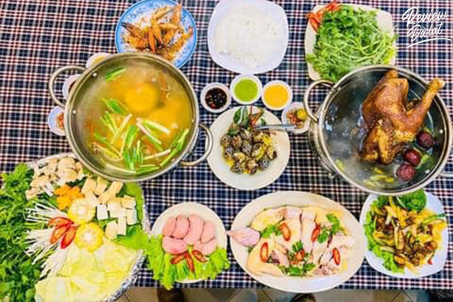 Gà tiềm và ốc xào ngon nức nở tại Bố Già Quán