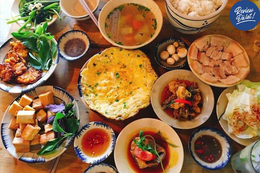 Quán cơm gia đình ngay trung tâm