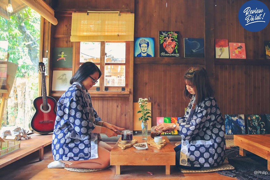 Không gian xinh xắn, nội thất gỗ ấm cúng