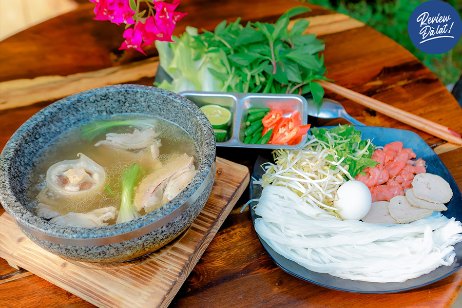 Bún bò thố đá vừa thổi vừa ăn
