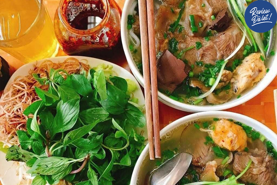 Bún bò siêu nhiều topping
