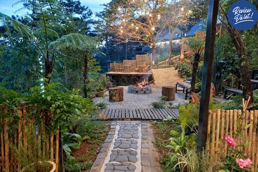 Không gian lung linh, bếp lửa nghi ngút khói